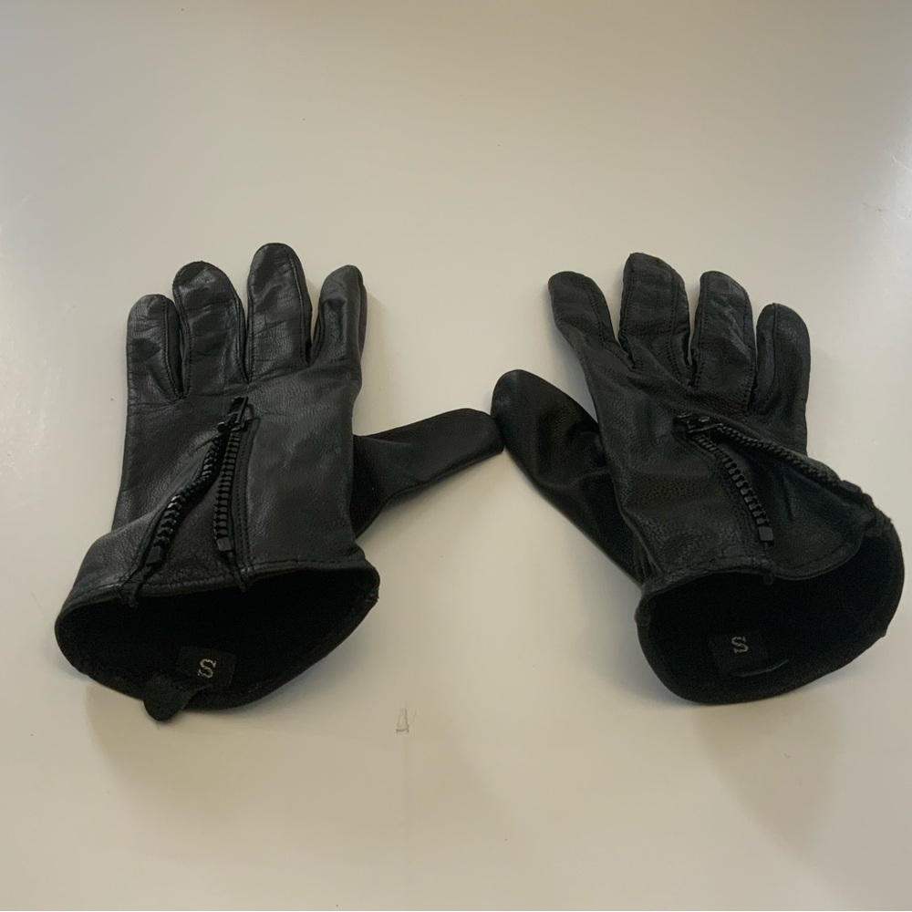 Womens Black Leather Riding Gloves. Thin. Small. New - never worn.